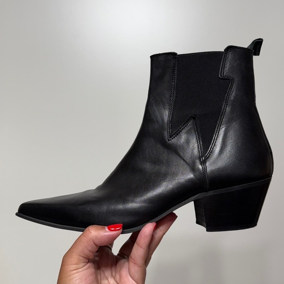 ASOS Cuban Heel Western Chelsea Boots in Black Leather Elastic Lightning Detail - Picture 6 of 17